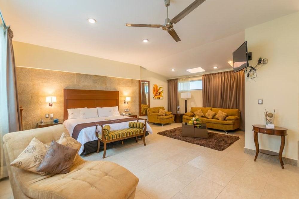 Hotel Ecce Inn & Spa Silao Exterior photo Suite