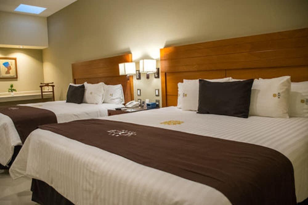 Hotel Ecce Inn & Spa Silao Exterior photo A room at the hotel