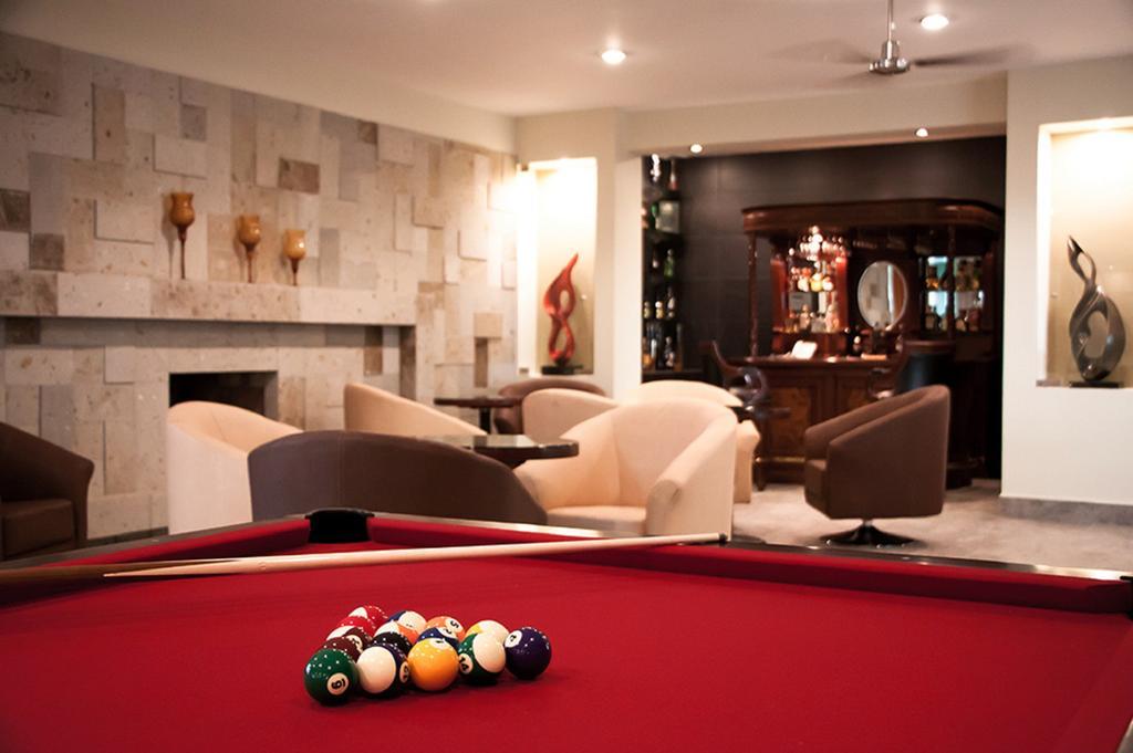 Hotel Ecce Inn & Spa Silao Exterior photo A pool table