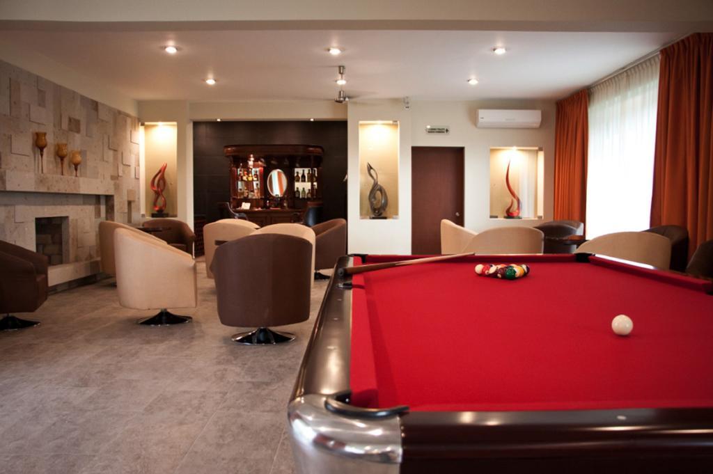 Hotel Ecce Inn & Spa Silao Exterior photo A pool table in a hotel