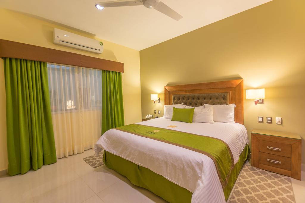 Hotel Ecce Inn & Spa Silao Exterior photo A bedroom at the hotel