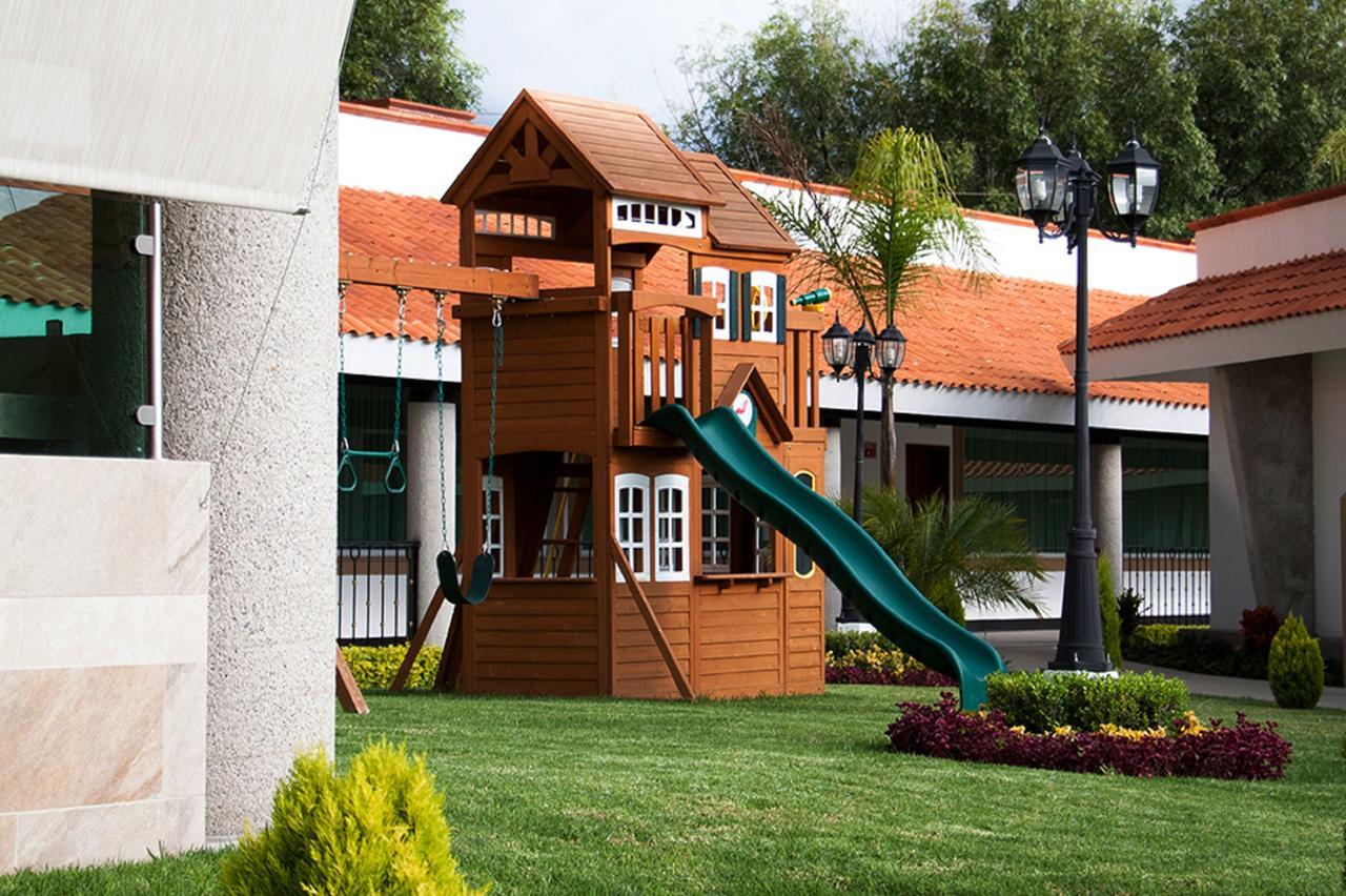 Hotel Ecce Inn & Spa Silao Exterior photo Playground in a residential area