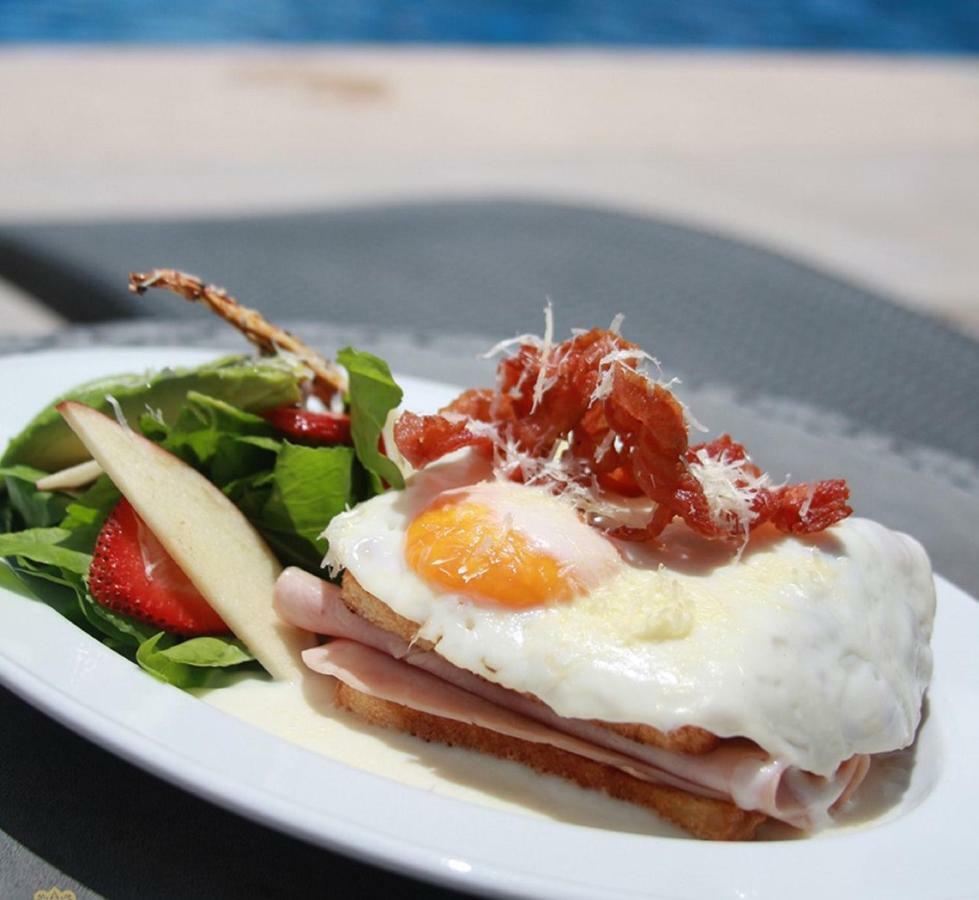 Hotel Ecce Inn & Spa Silao Exterior photo A ham and egg salad